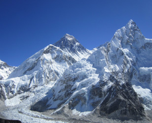 Trekking to the Top : A Guide to Everest Base Camp Trekking